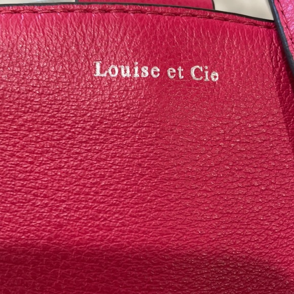 7” wide x 6 1/2. Plus 22” with shoulder strap. Like new condition - Picture 2 of 4